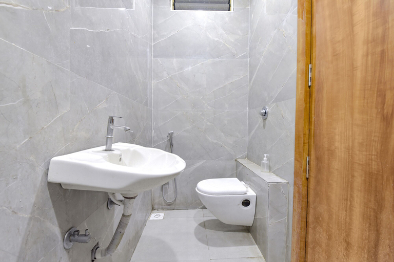 Bathroom 2, Fabhotel Aaditya, Ujjain