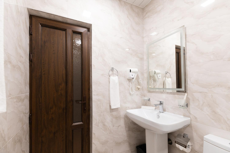 Bathroom 3, Palermo Hotel