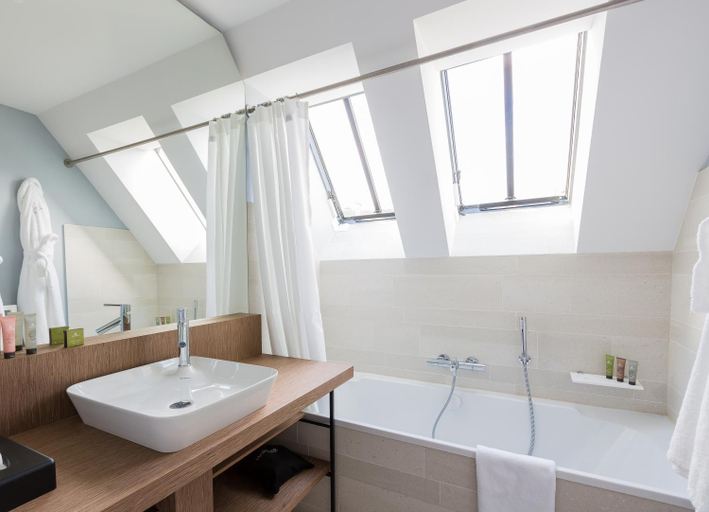 Bathroom 3, Golden Tulip Saint Malo– Le Grand Be, Ille-et-Vilaine