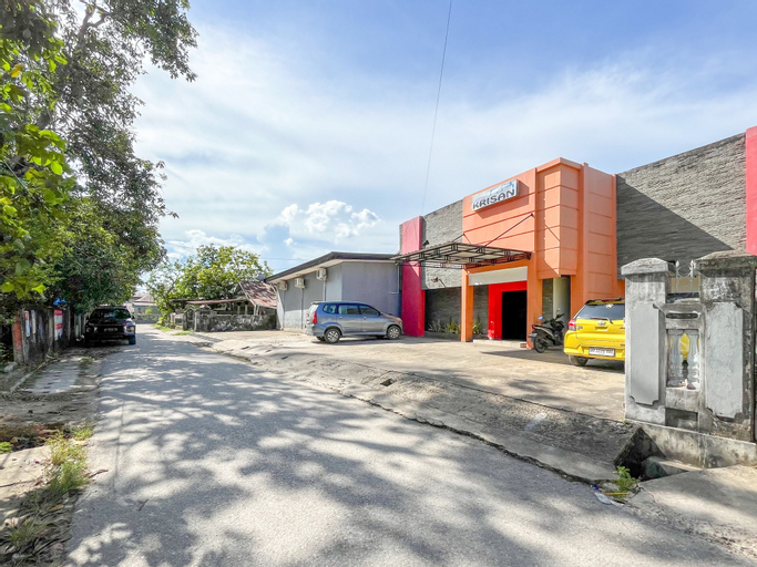 Exterior & Views 2, RedDoorz @ Krisan Kendari, Kendari