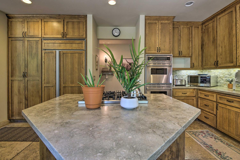 Others 5, Incredible Lake Arrowhead Home with Views and Decks!, San Bernardino