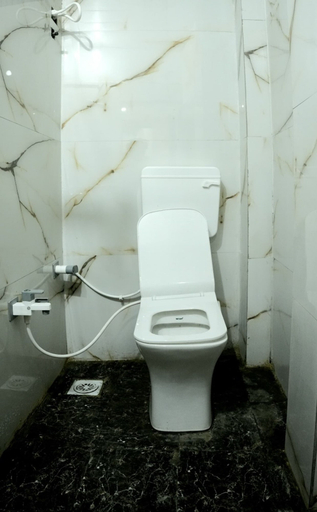 Bathroom 3, Goroomgo Ganaraj Sharnam Ujjain, Ujjain