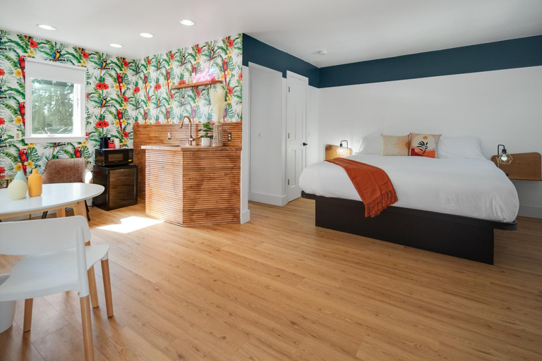 Bedroom, Birches Motel, Saratoga