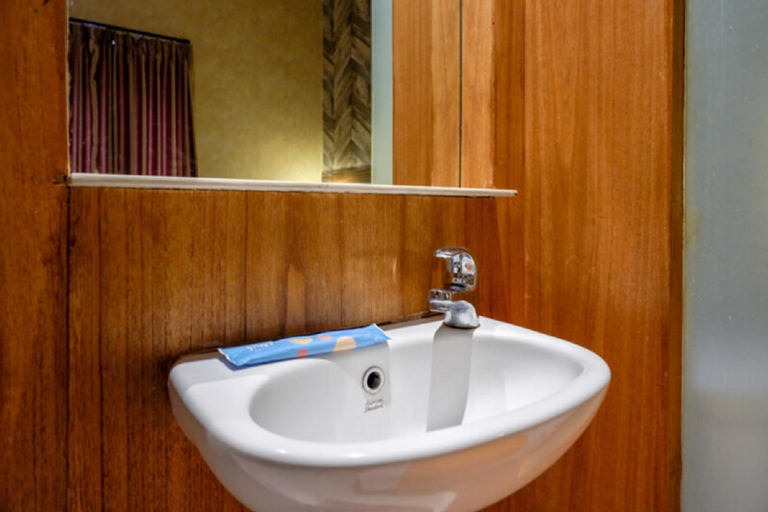 Bathroom 14