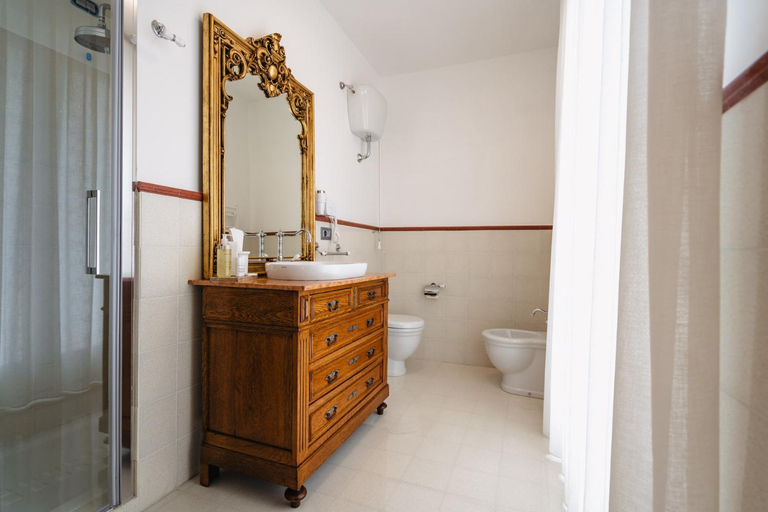 Bathroom 4, Villa Eleonora Paestum, Salerno