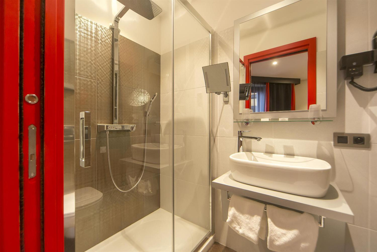 Bathroom 7