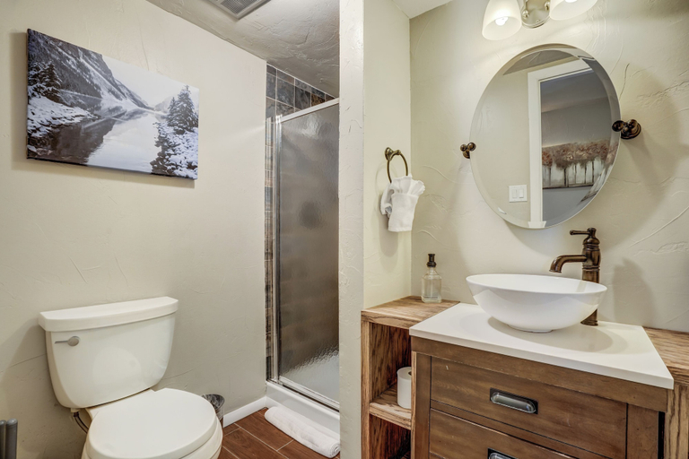 Bathroom 4, Altitude Oasis, Teller