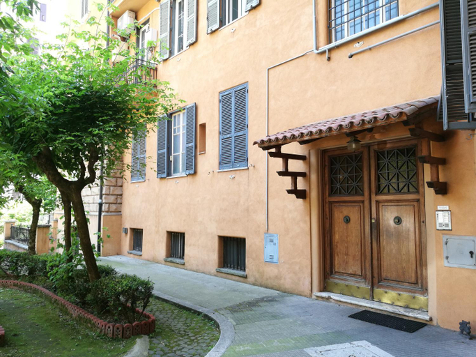 Others 5, Alex Place, Roma