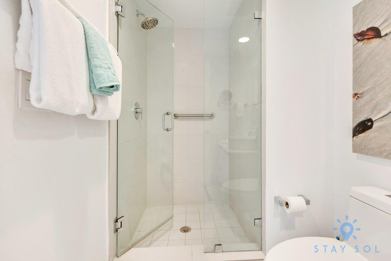 Bathroom 4, Apartment w/Balcony + Gym + Pool, Broward