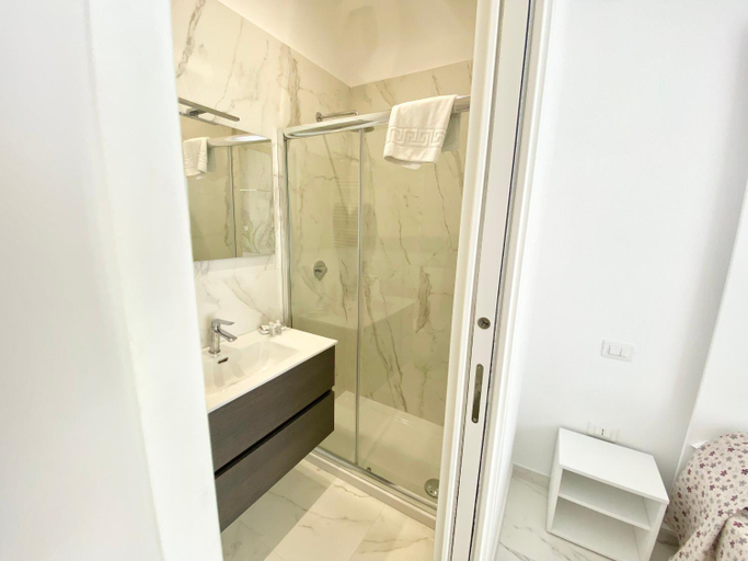 Others 3, IL VIAGGIATORE RELAIS SUL MARE, Latina