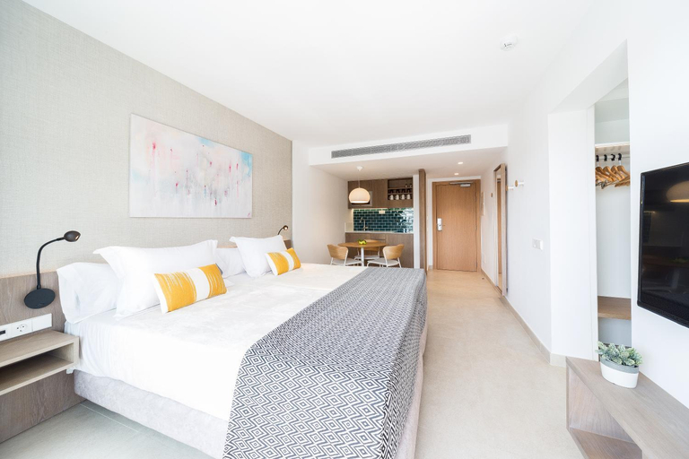 Bedroom 3, Inturotel Esmeralda Park, Baleares