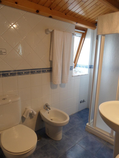 Bathroom 2, El Pinar, Lugo