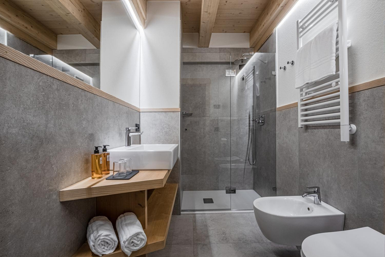 Others 2, Chalet Alpenrose, Belluno