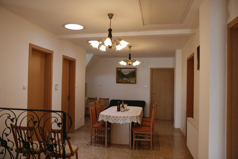 Others 4, Pacsirta Vendeghaz, Eger