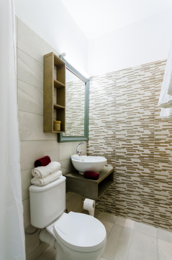 Bathroom 3, Happiness Apartments, Crete
