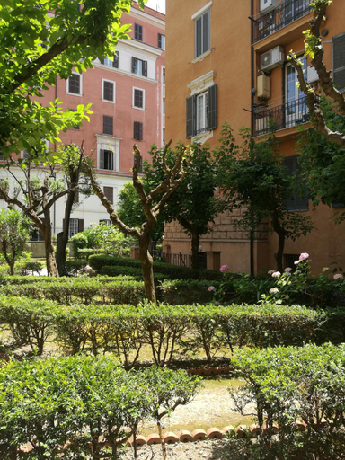 Others 4, Alex Place, Roma