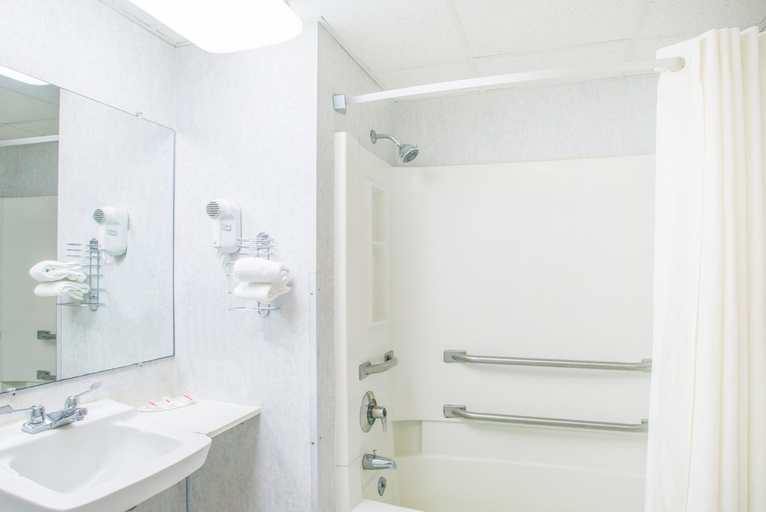 Bathroom 5, Super 8 By Wyndham Plattsburgh, Clinton