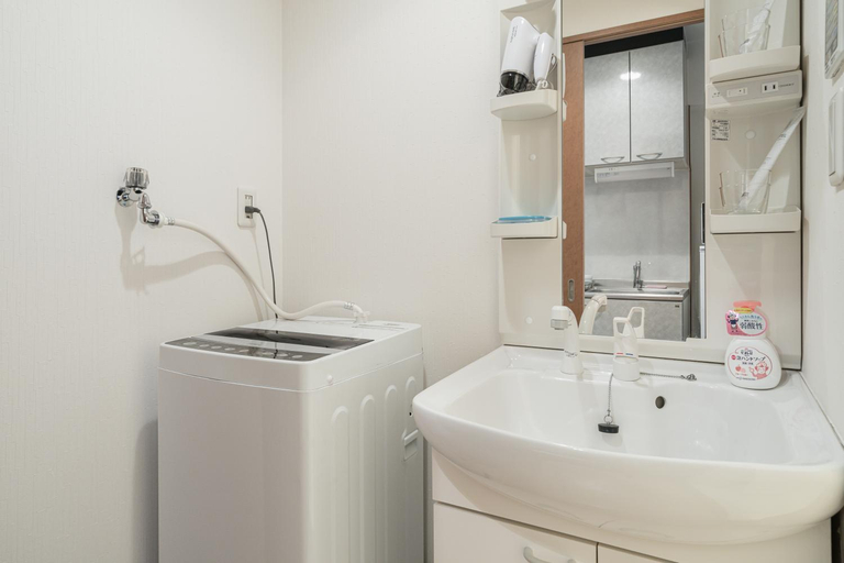 Bathroom 3, I Cube Kozu Apartment, Osaka