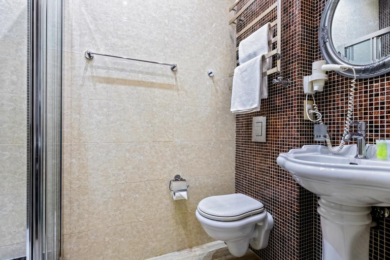 Bathroom 2, Vintage Art Hotel, Odes'ka