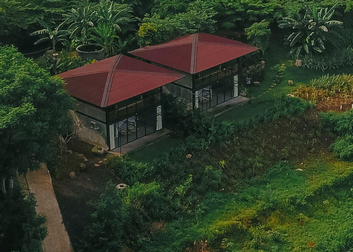 Exterior 6