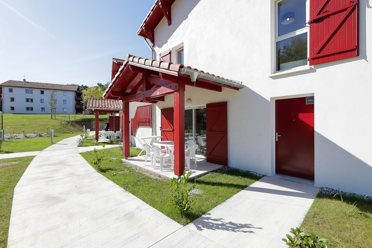 Exterior 10