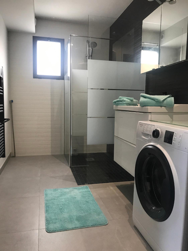 Bathroom 11