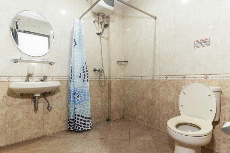 Bathroom 12