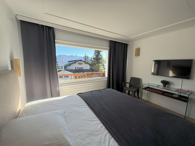 Bedroom 2, Crans Montana Suites, Sierre