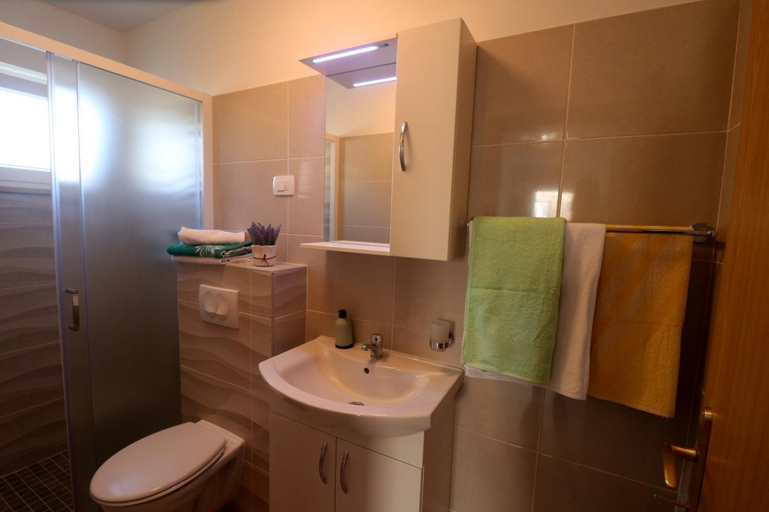 Bathroom 3, Apartmani clementina sunrise, Orebić