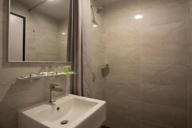 Bathroom 11