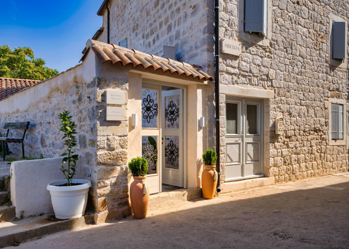Others 3, Town House Rosario, Stari Grad