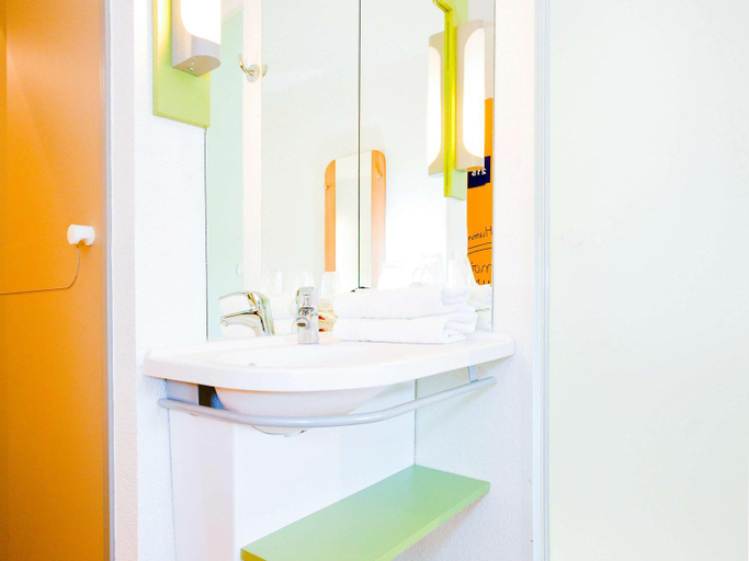 Bathroom 7
