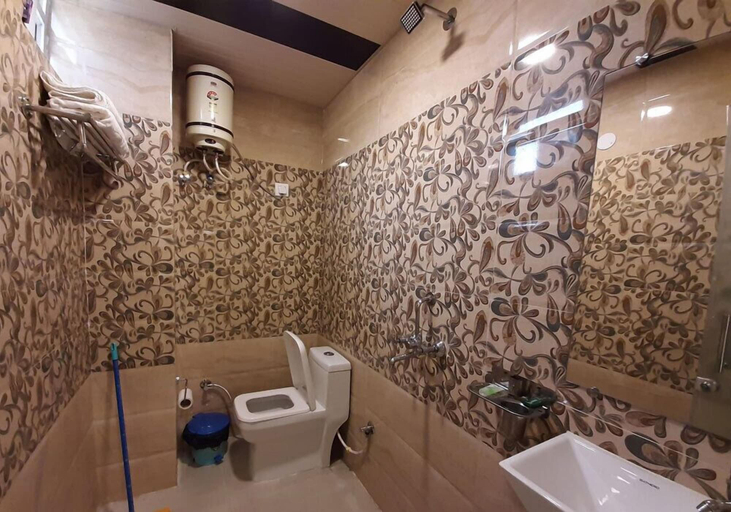 Bathroom 3, Hotel Yoga Retreat, Garhwal