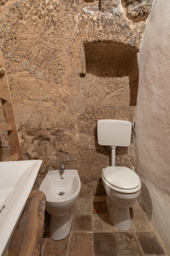 Bathroom 2, Case degli Avi 2, antico abitare in grotta, Ragusa