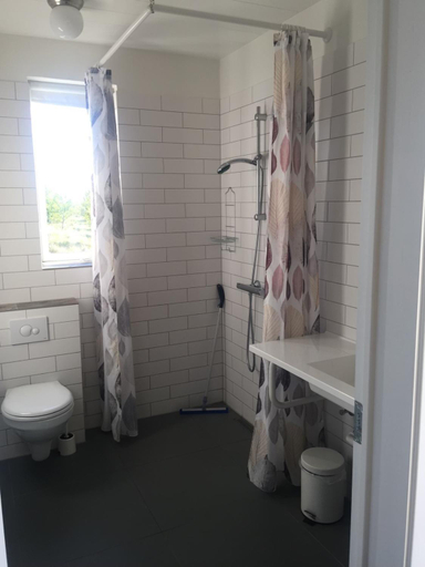 Bathroom 2, Kria Cottages, Borgarfjarðarsveit