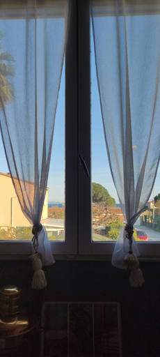 Others 3, chambres cote plage, apercu mer, proche aeroport, climatisees et parking gratuit, Var