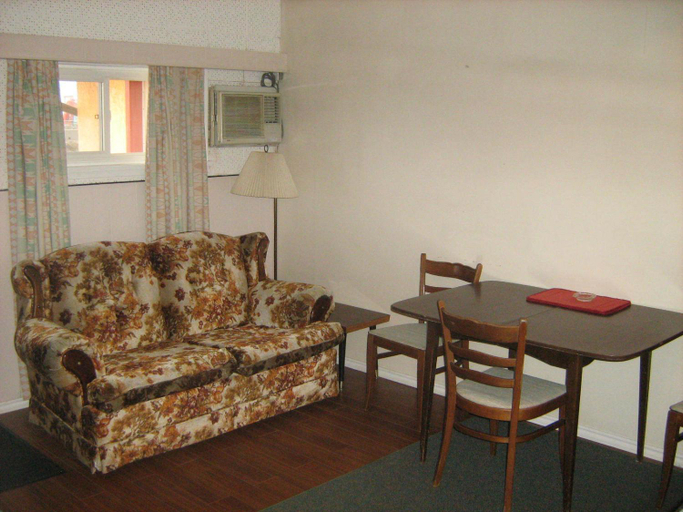 Others 3, Airport Inn, Cariboo
