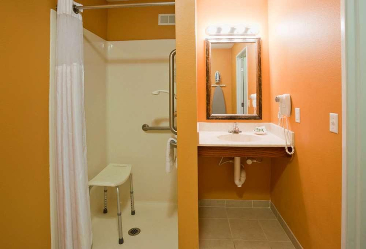 Bathroom 4, GrandStay Residential Suites Hotel, Rice