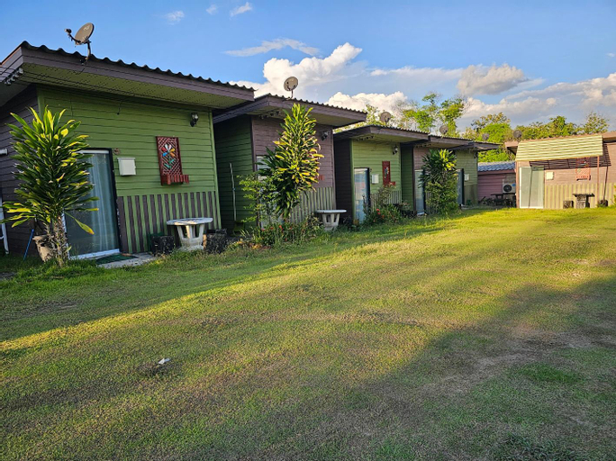Exterior 11