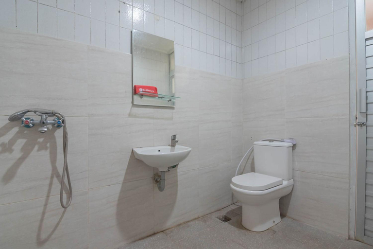 Bathroom 13