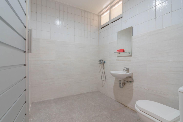 Bathroom 12
