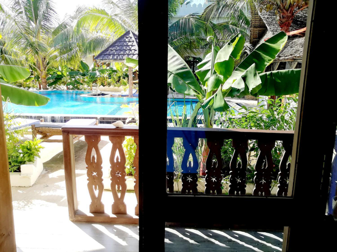 Others 5, The New Blue Waves Hotel, Kusini