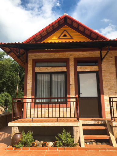 Exterior 1