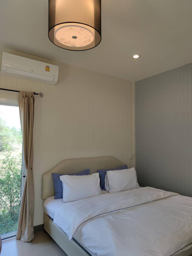 5, Morinaka Craftfe & Poshtel, Phang Khon