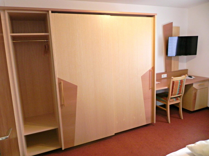 Bedroom 2, Hotel-Restaurant Sonnhof, Kufstein