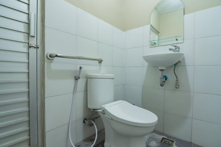 Bathroom 10