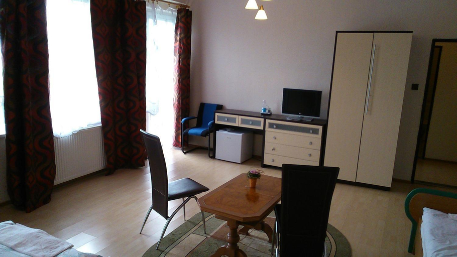 Others 3, Penzion Rekrea, Levice