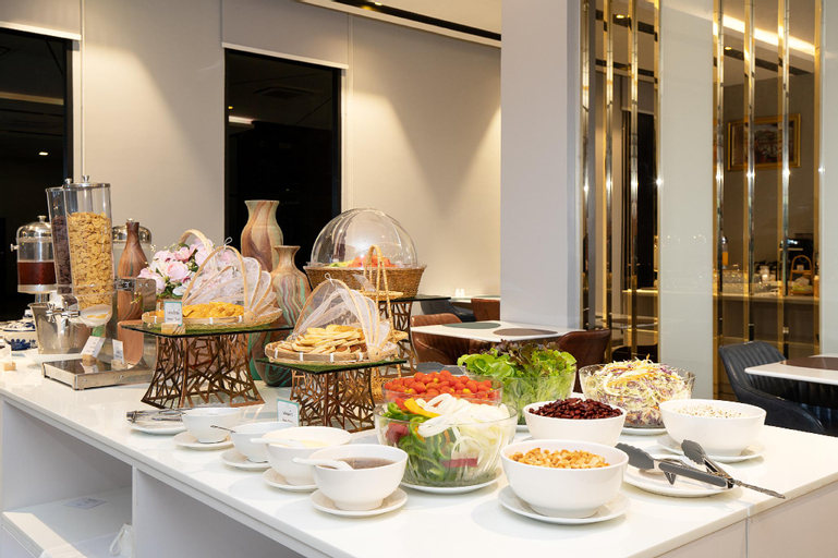 Food & Drinks 5, Crystal Srivaree Suvarnabhumi Hotel, K. Bang Sao Thon