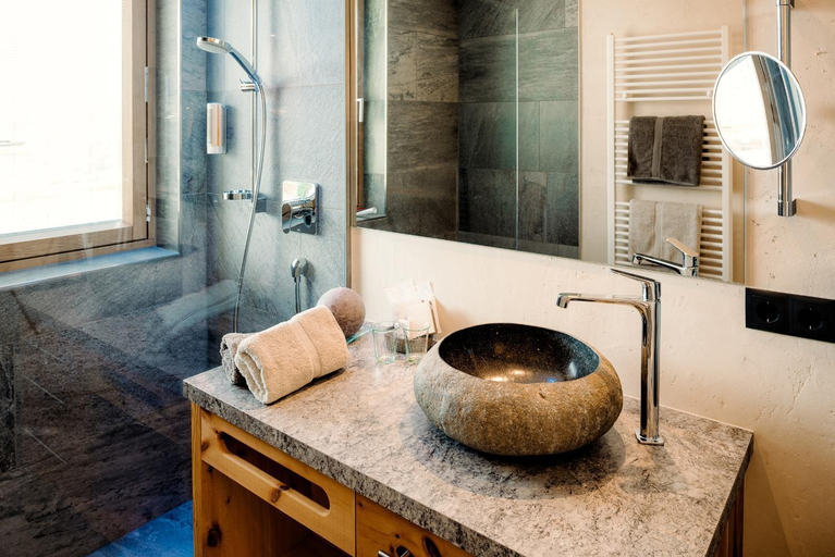 Bathroom 2, Hotel Sedona Lodge B&B inkl Super Sommer Card Seilbahnticket, Landeck