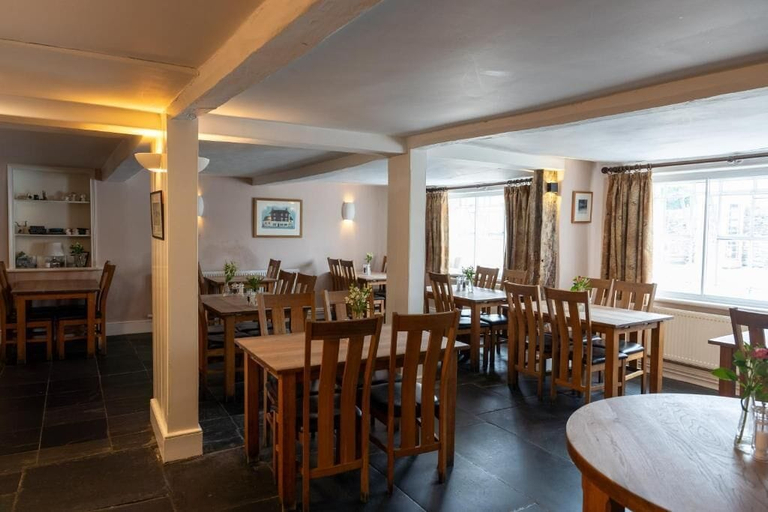 Food & Drinks, Glan Yr Afon Riverside, Gwynedd